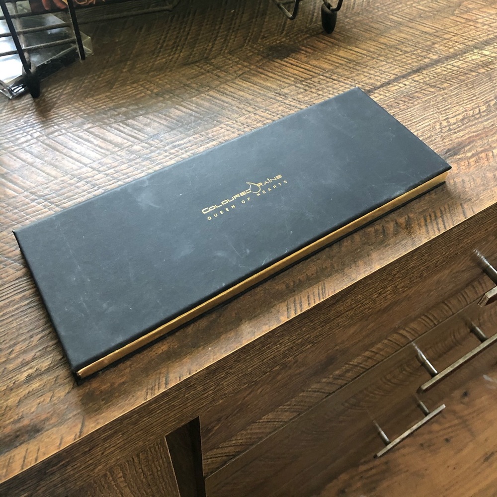 Coloured Raine Queen of Hearts palette